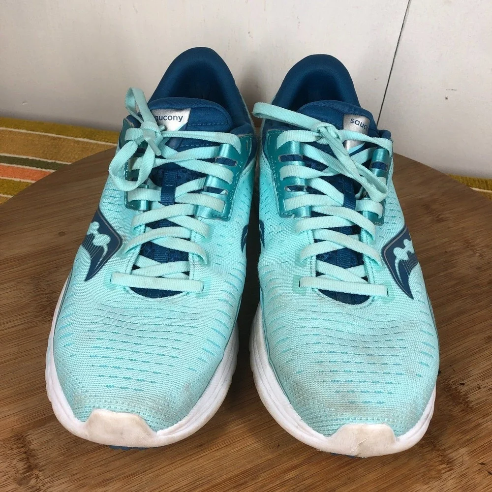 Saucony Kinvara 11 Womens size 9 shoes blue athletic running sneakers